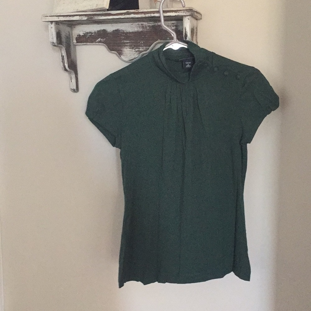 Banana republic short sleeve turtleneck w/ buttons